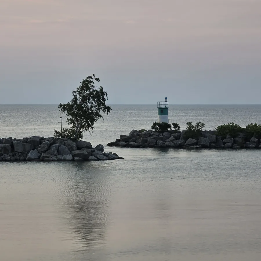 Navigation light on an Ontario harbour breakwall
